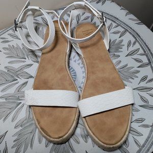 INC SIZE 11 WHITE SANDALS